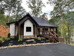 Beary Playful a highend luxury cabin nestled in the heart of downtown Gatlinburg